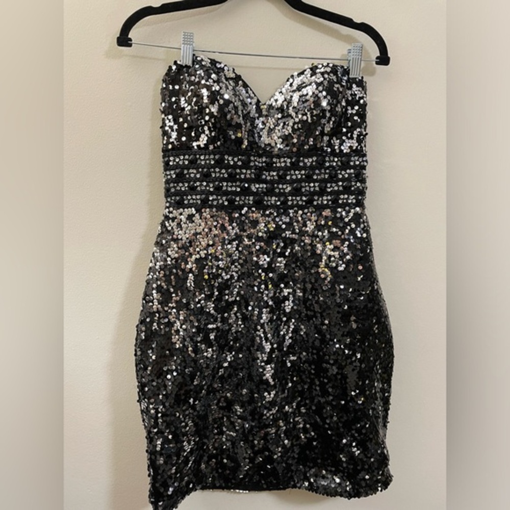 Night Moves Strapless Sweetheart‎ Neckline Full Sequin Cocktail Dress - 8